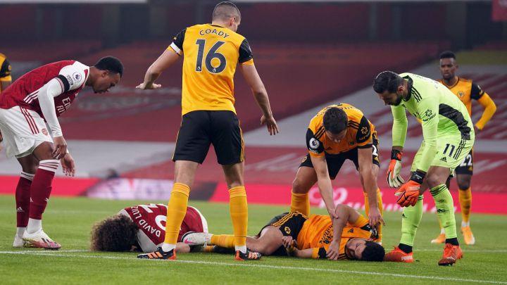 Intervienen con éxito a Raúl Jiménez tras fractura de cráneo