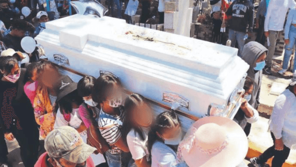 Wendy Yoselin es víctima de feminicidio y sus amigas cargan su ataúd