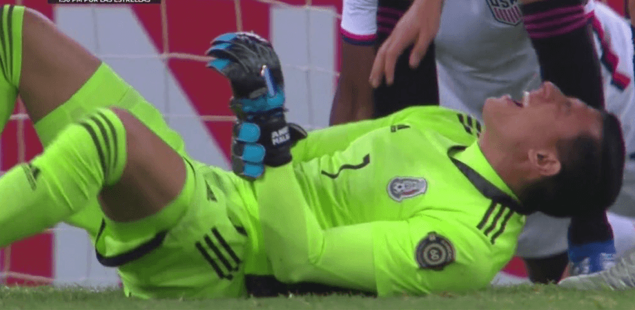 Preolímpico de Concacaf: así fue la lesión de Luis Malagón en la victoria de México sobre Estados Unidos