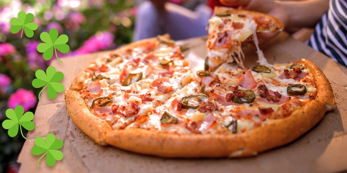 Domino’s Pizza regala una rebanada de pizza a los adultos mayores que acuden a vacunarse