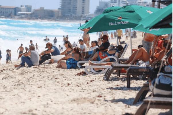 74 Argentinos se contagian de COVID 19 en playas mexicanas
