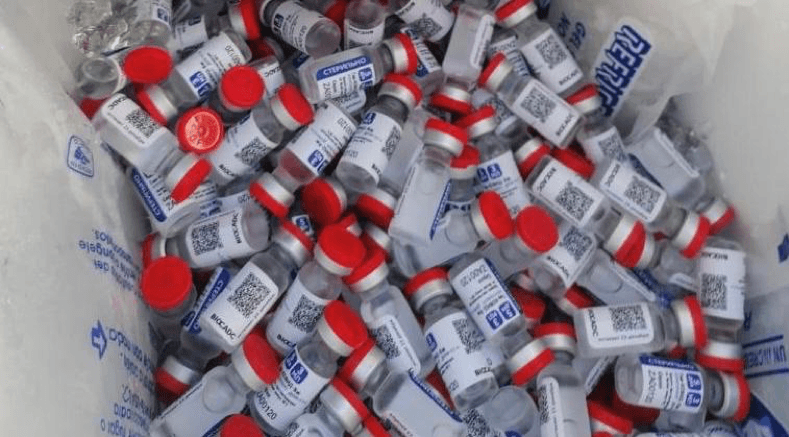 Decomisan vacunas falsas de Sputnik V en Aeropuerto de Campeche