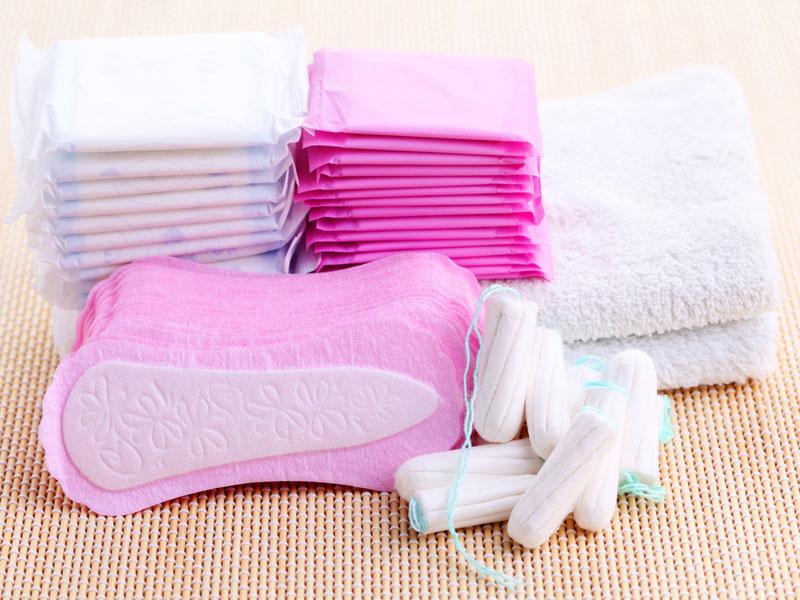 Toallas sanitarias y tampones gratuitos en las escuelas.