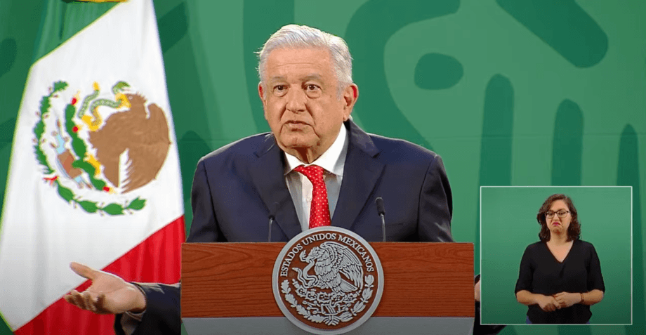 AMLO acusa campaña en su contra por reclamos de médicos no vacunados