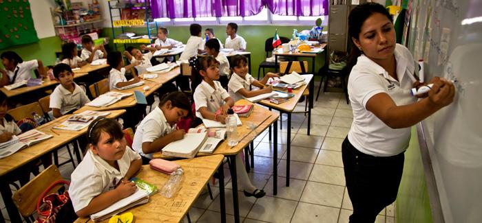 Maestros recibirán vacuna de CanSino