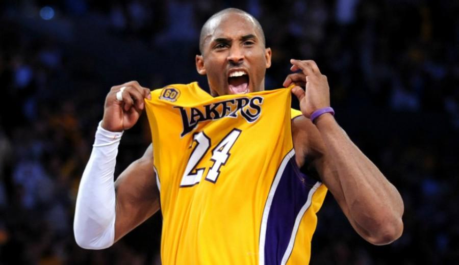 Develan estatua de Kobe Bryant con la que Los Lakers honran su memoria
