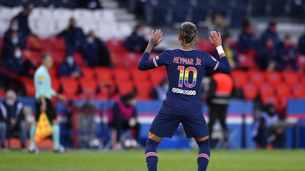 Neymar se pone camisa LGBT contra la homofobia