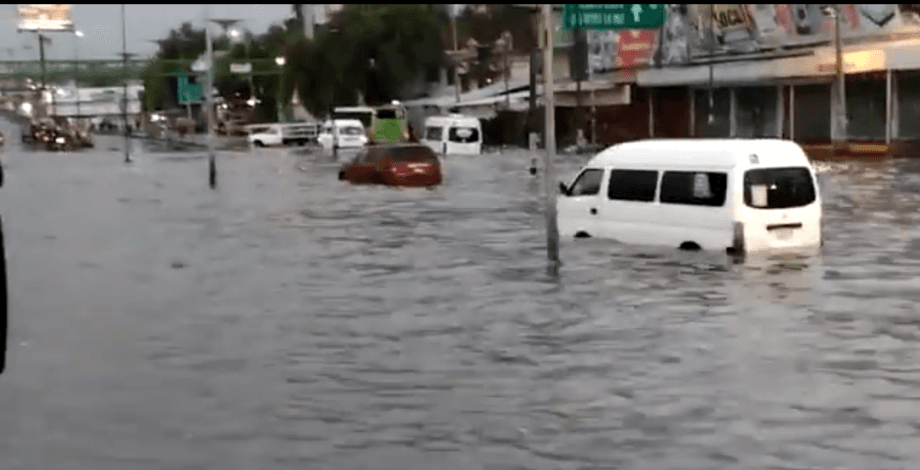 Inundaciones y caos vial: Así dejaron las fuertes lluvias algunas calles de la CDMX