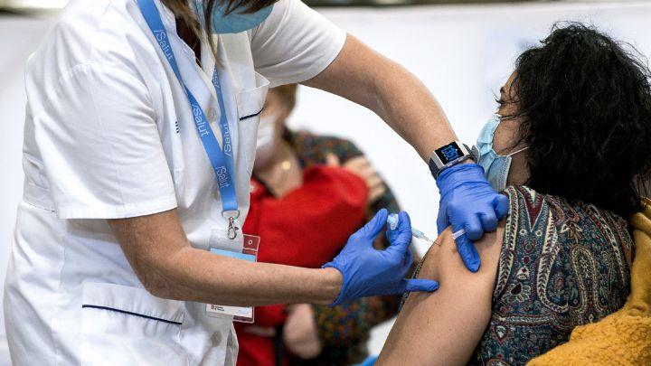 Arranca vacunación contra Covid 19 a adultos de 50 a 59 años