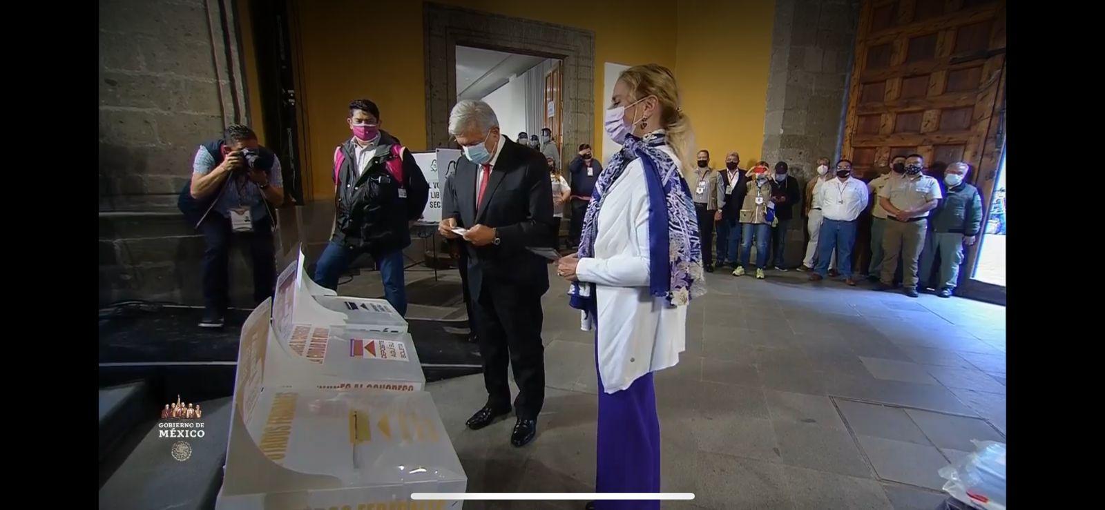 Elecciones 2021: AMLO llegó a su casilla a emitir el voto