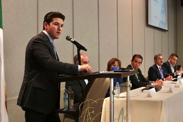 Samuel García organiza caravanas de vacunación de NL a Texas