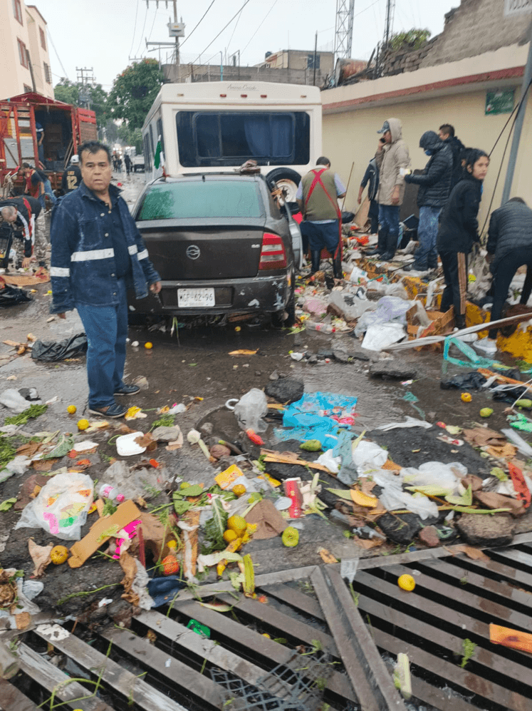 Las fuertes lluvias en Tlalnepantla convirtieron las calles en ríos