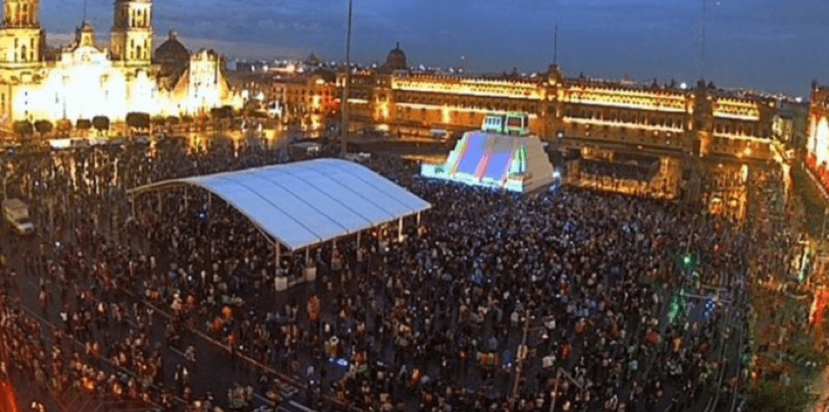 ¡Se olvida del COVID! Cientos de personas abarrotan el Zócalo por inauguración de maqueta del Templo Mayor