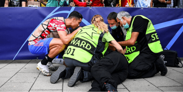 Cristiano Ronaldo noqueó a un guardia de seguridad