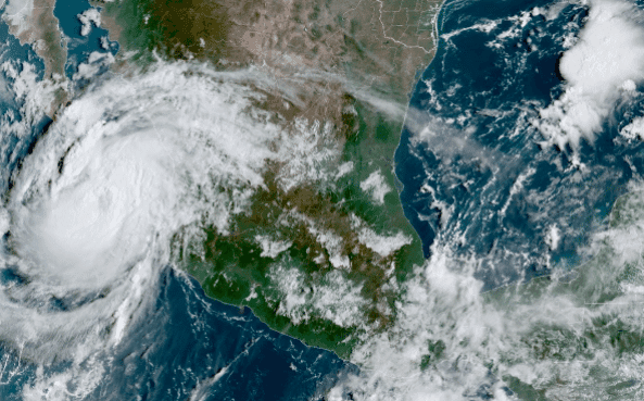 Olaf se convierte en huracán categoría 1 sobre las costas de Baja California Sur