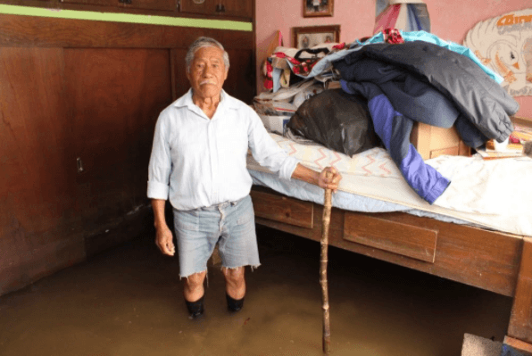 Familias de Ecatepec piden ayuda por la inundaciones que los dejó en la calle