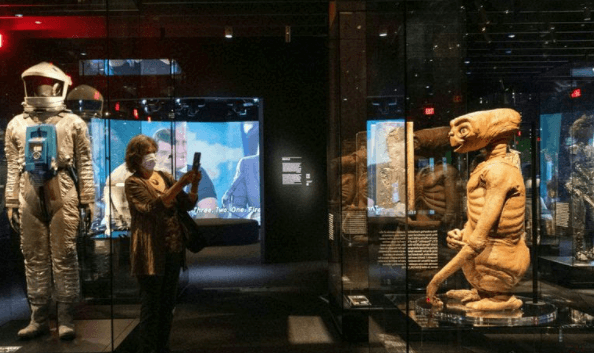 Hollywood abre el museo del cine más grande del mundo