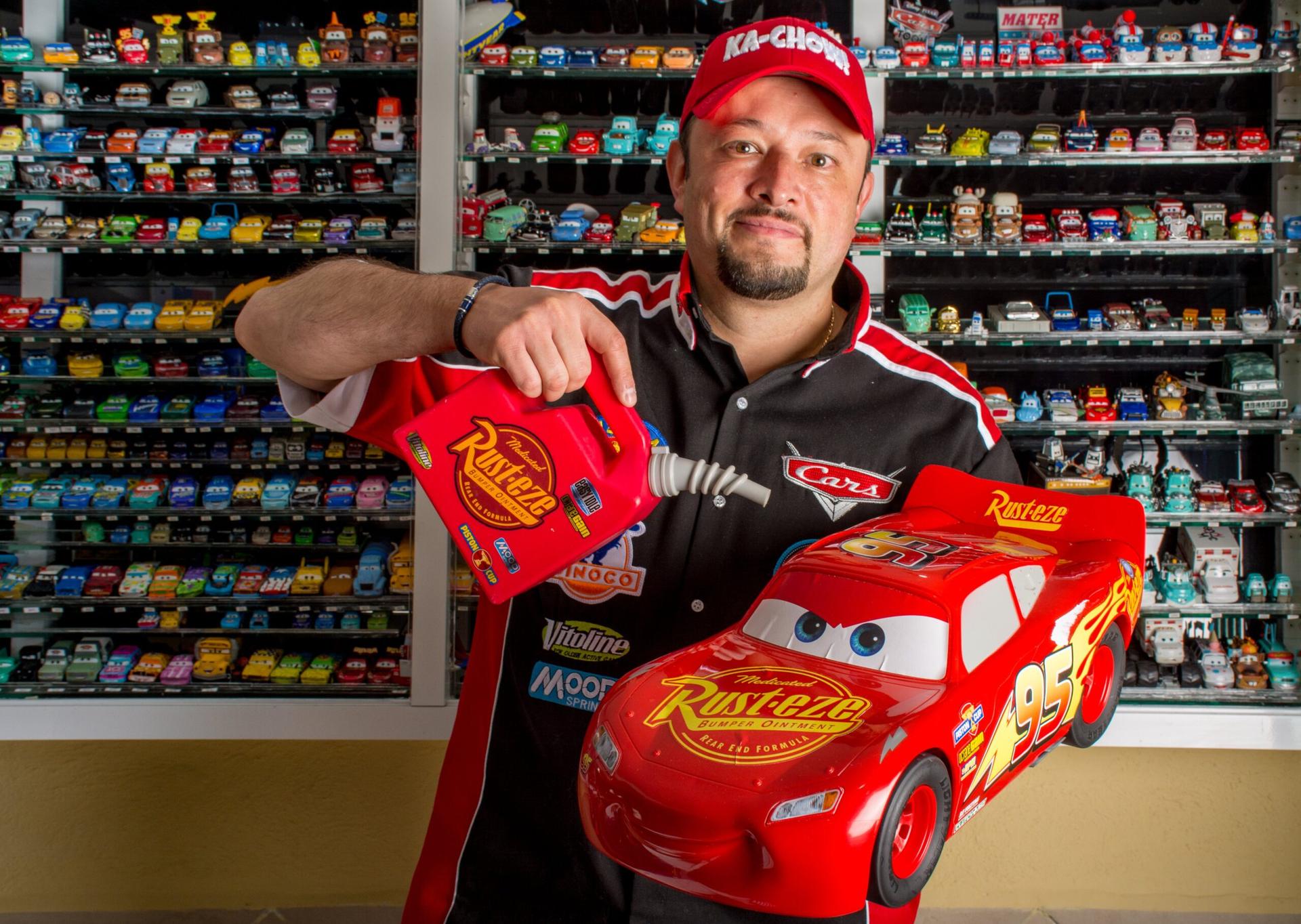 Récord Guinness reconoce a mexicano por tener la colección más grande de Cars