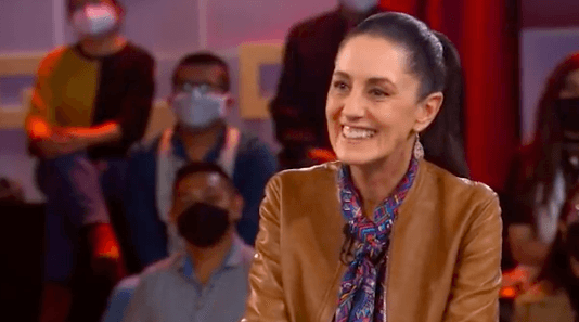 Claudia Sheinbaum se dice enamorada y muy contenta