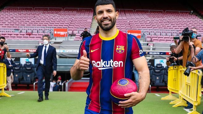 Sergio Kun Agüero ya debutó con el Barça