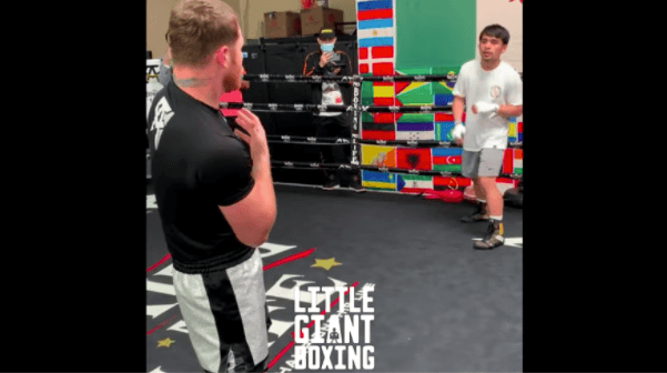 El Canelo entrena al hijo de Manny Pacquiao