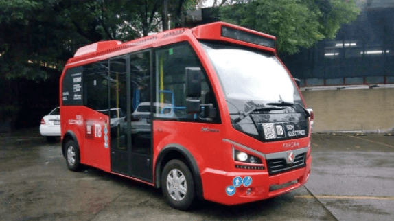 Video: Metrobusito causa sensación en las calles de la CDMX y en las redes sociales