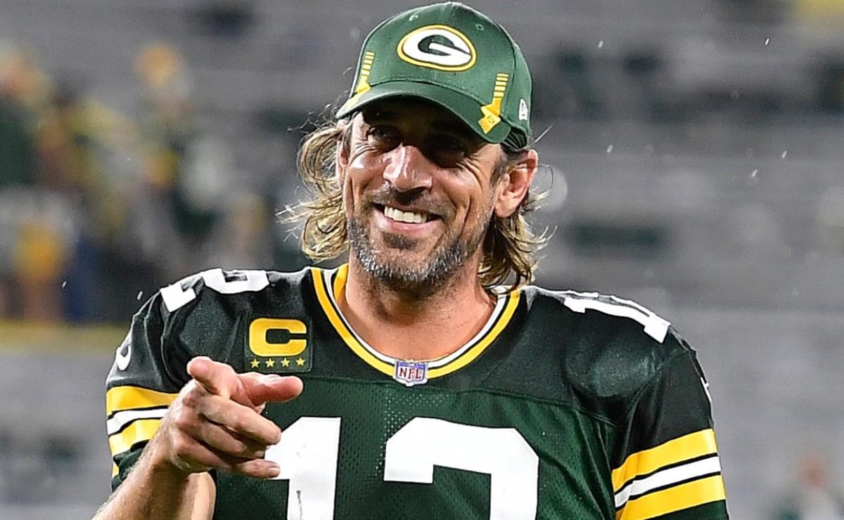Aaron rodgers salió positivo a covid y mientre a la NFL sobre su estatus de vacunación