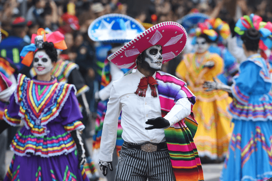 Un millón de personas recorrieron las calles de la capital con el Desfile de Día de Muertos