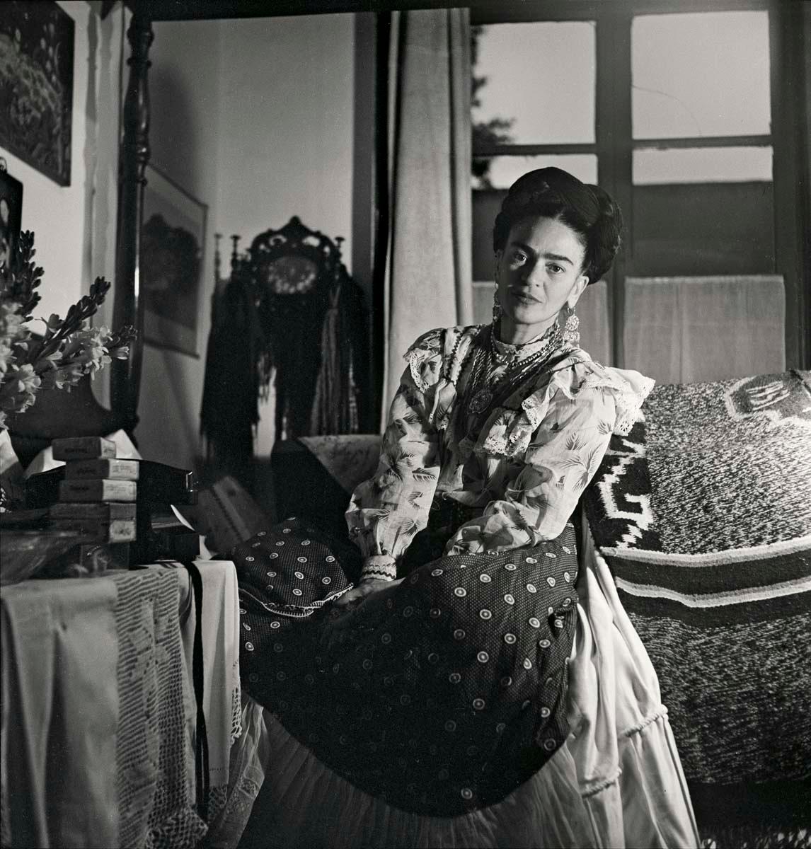 Revelan fotos inéditas de Frida Kahlo en la Casa Azul