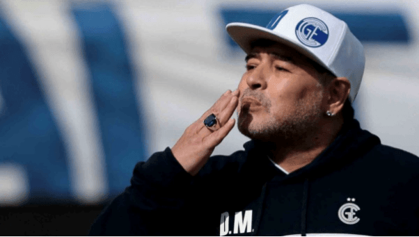 A un año de la muerte de maradona revelan que lo enterraron sin corazón