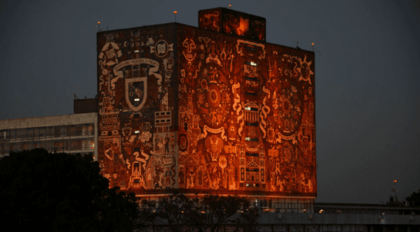 La UNAM se ilumina de naranja