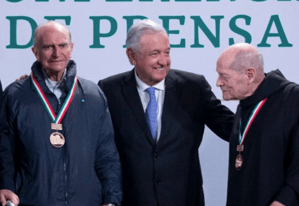 AMLO entregó Premios Nacionales de Ingeniería y Arquitectura 2020