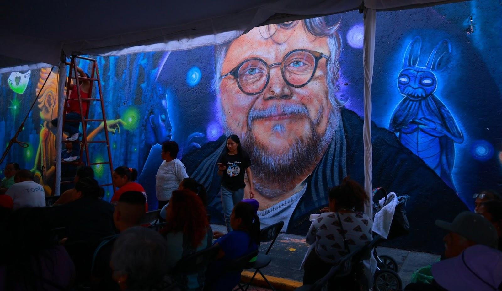 <strong>Iztapalapa rinde homenaje a Guillermo del Toro con un mural </strong>