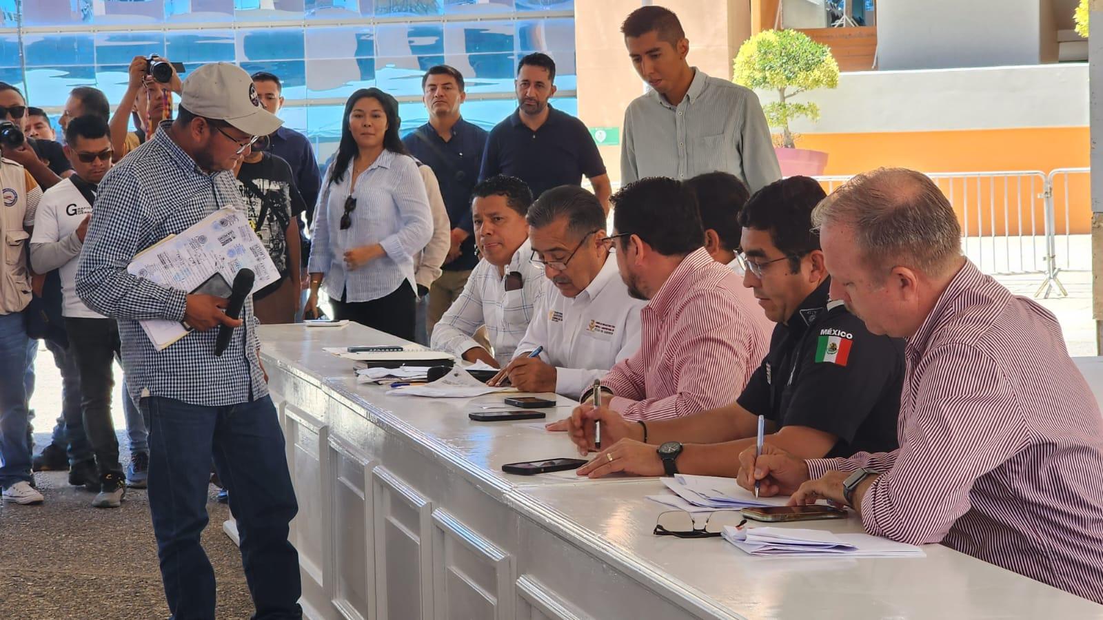 Se instala mesa de negociación entre manifestantes y autoridades en Chilpancingo