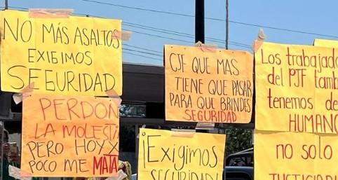 Trabajadores del Poder Judicial Federal de León protestan contra presiones presidenciales