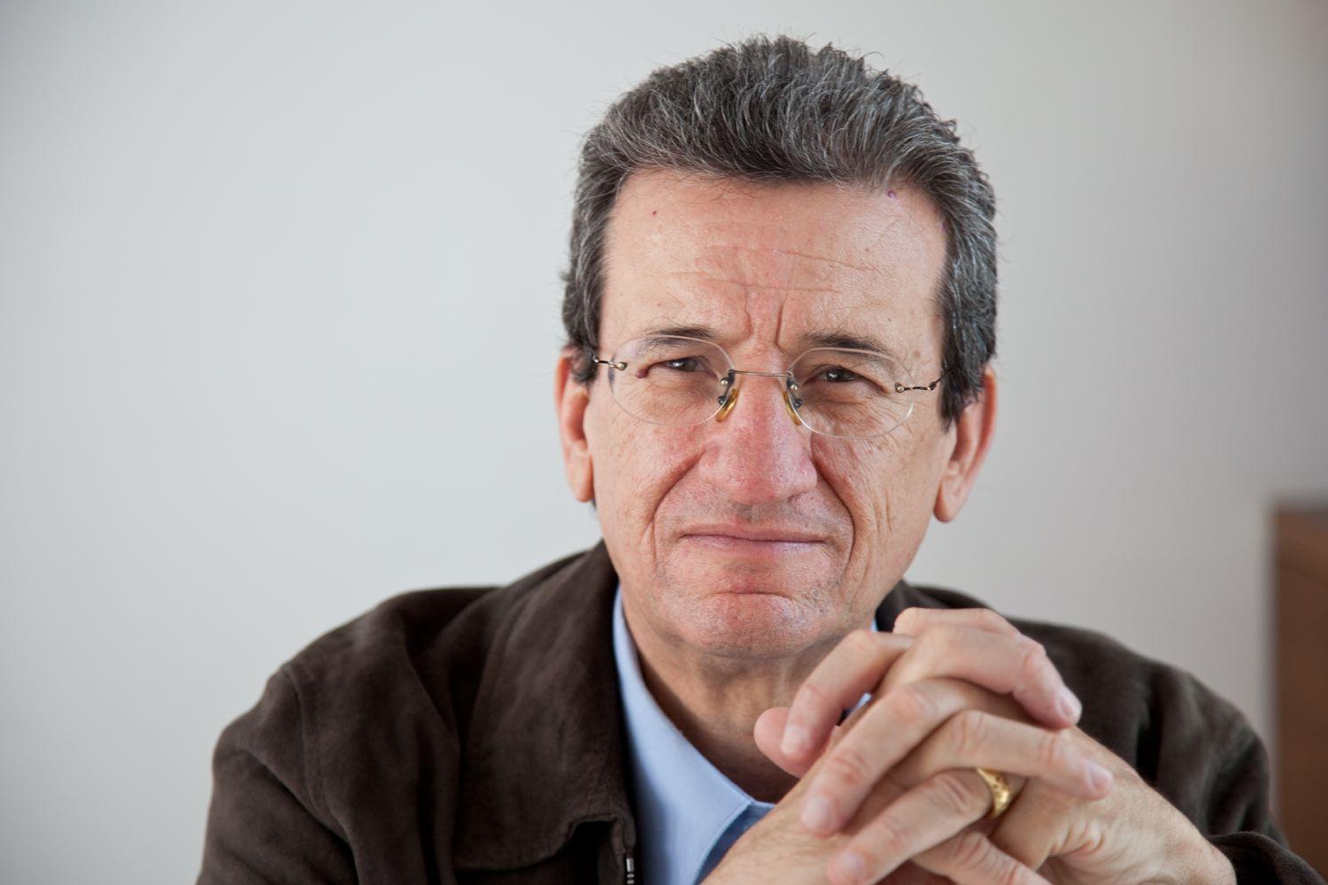 Asaltan casa de Rafael Loret de Mola y dejan una amenaza 