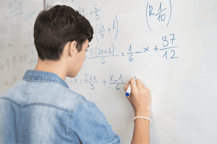 México retrocedió en educación: matemáticas, lectura y ciencias están debajo del promedio 