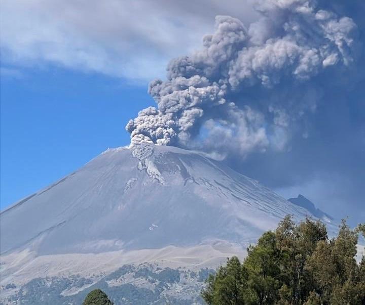 Ante exhalación del Popocatépetl se prevé caída de ceniza