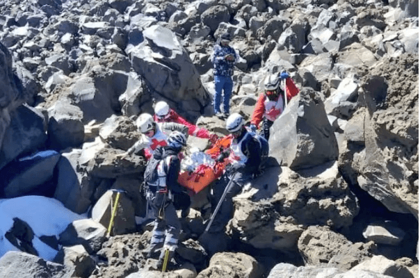 Localizan sin vida al guía de grupo de alpinistas en el Pico de Orizaba