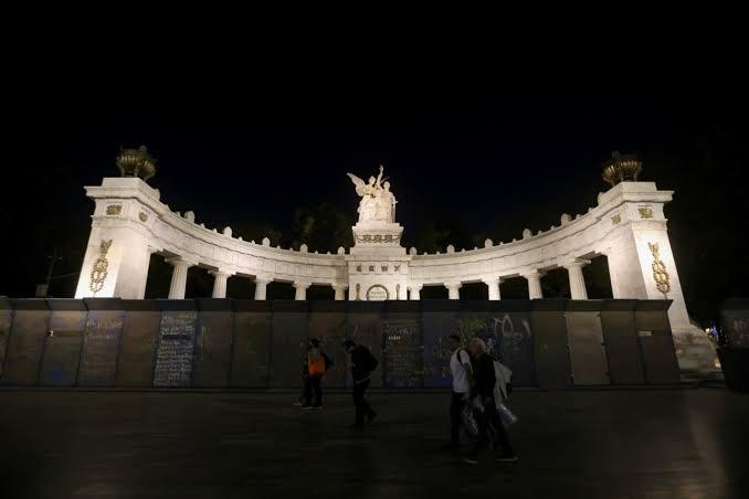 Blindan monumentos por marcha del 8M 