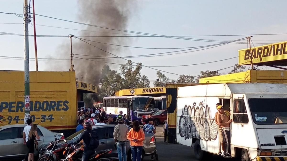 Mueren tres personas por caída de helicóptero en la CDMX