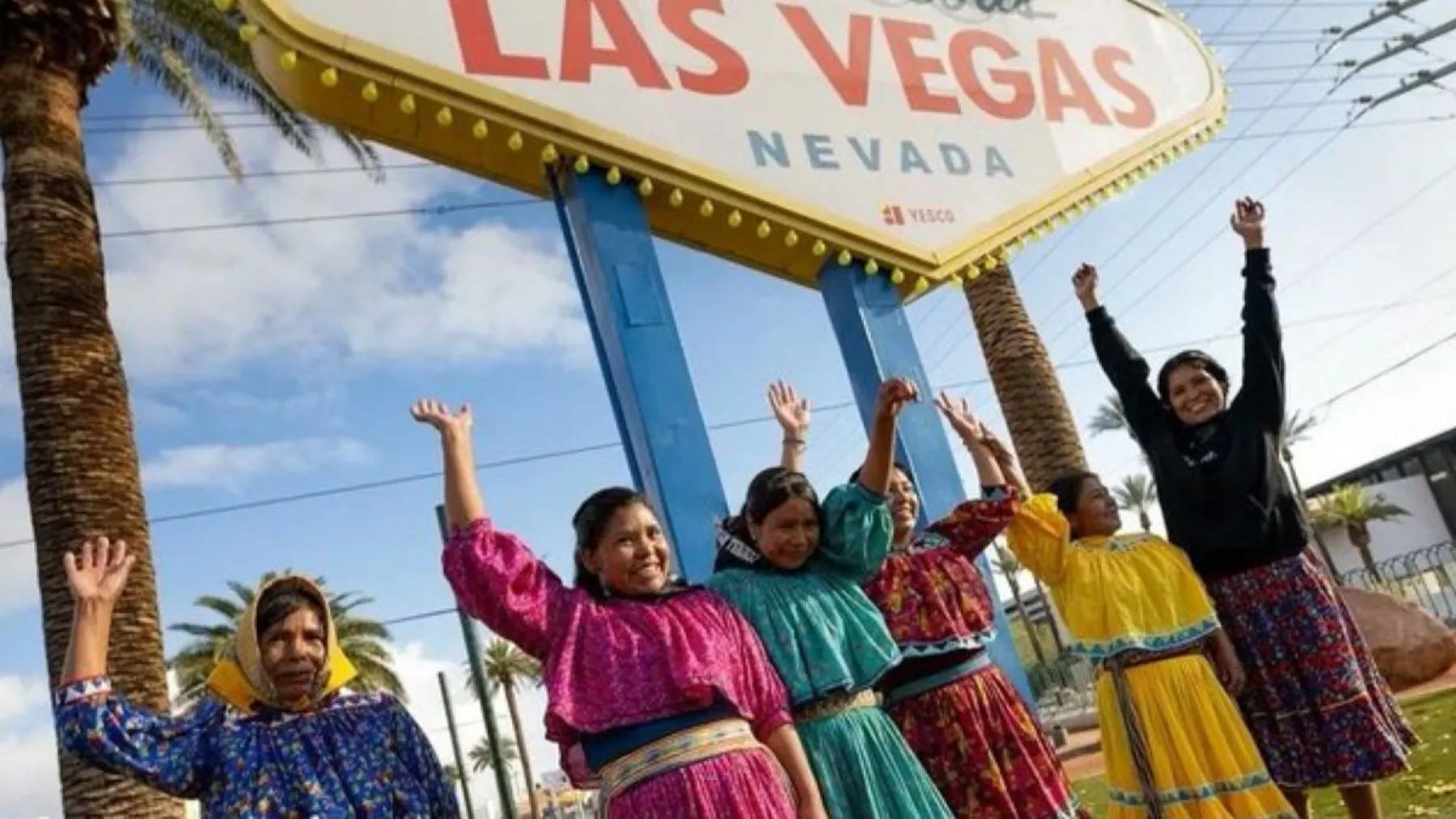 Mujeres rarámuris hacen historia al recorrer una ruta de Los Ángeles a Las Vegas