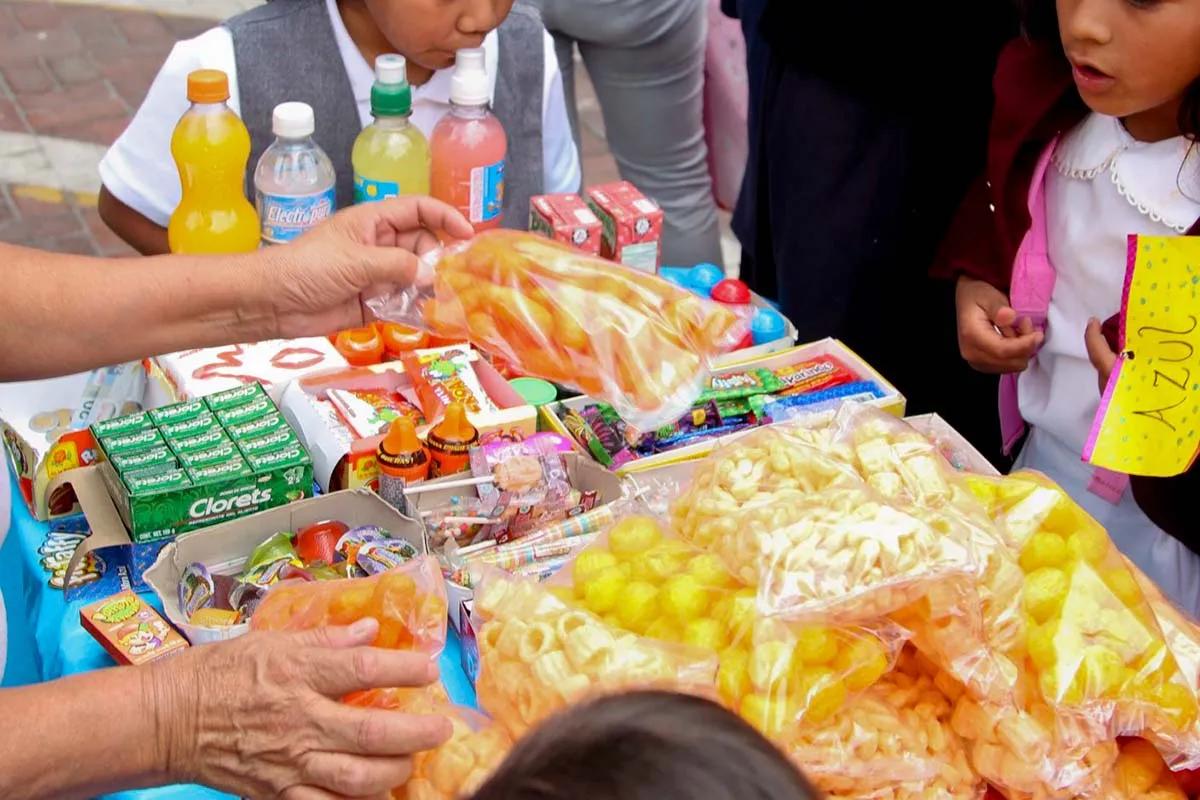 Niños consumen demasiada comida chatarra: Red por los Derechos de la infancia