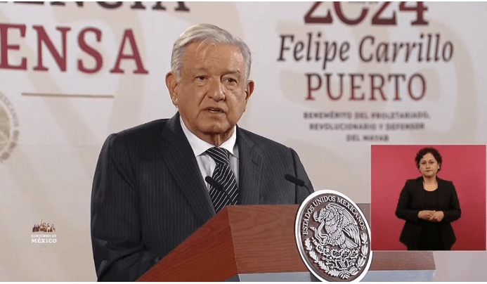 AMLO anuncia aumento salarial del 10%  para los maestros 