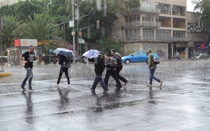 Sorprenden lluvias en la Megalópolis
