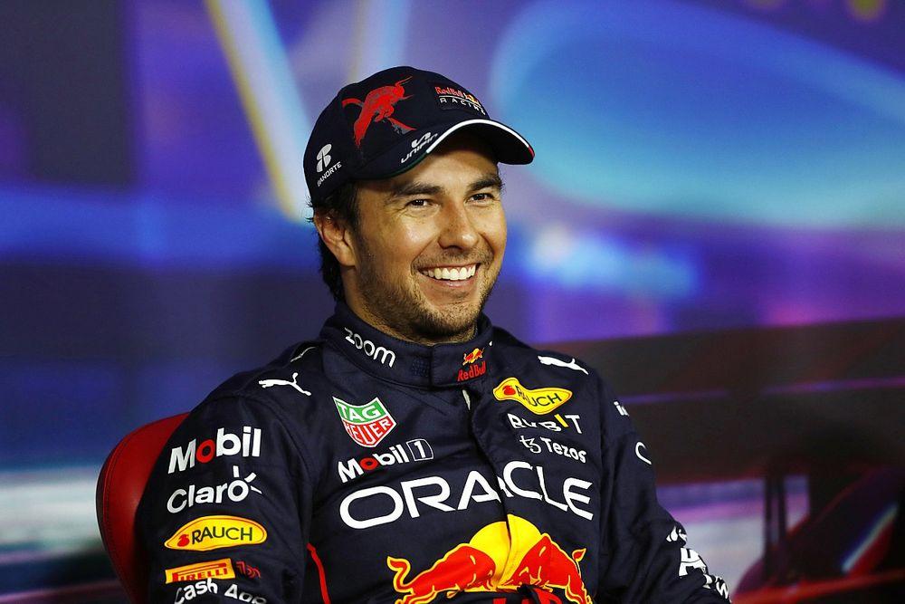 Checo Pérez continúa en Red Bull