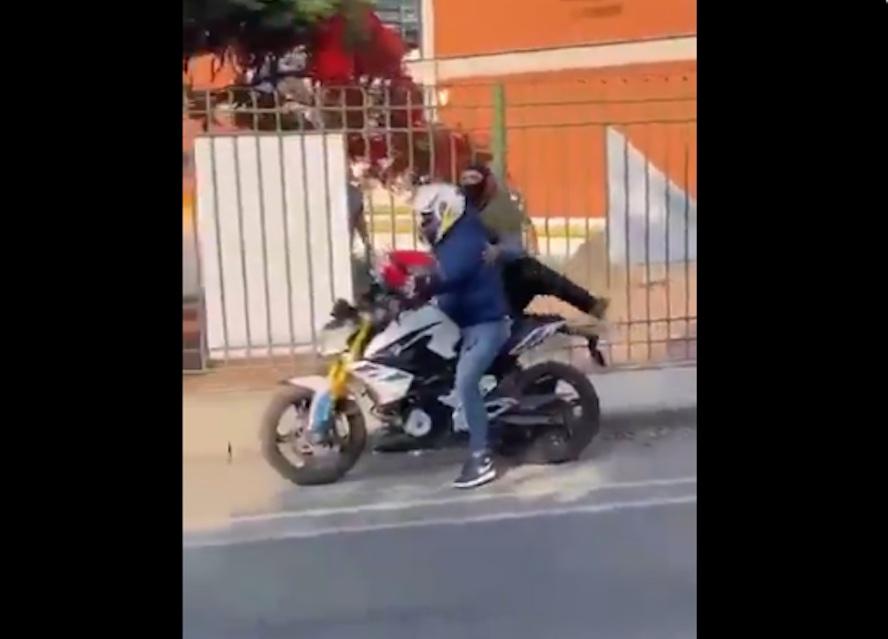 Dos sujetos intentan quemar una casilla en Querétaro