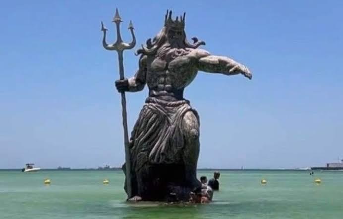 Llaman a destruir la estatua de Poseidón colocada en Puerto Progreso