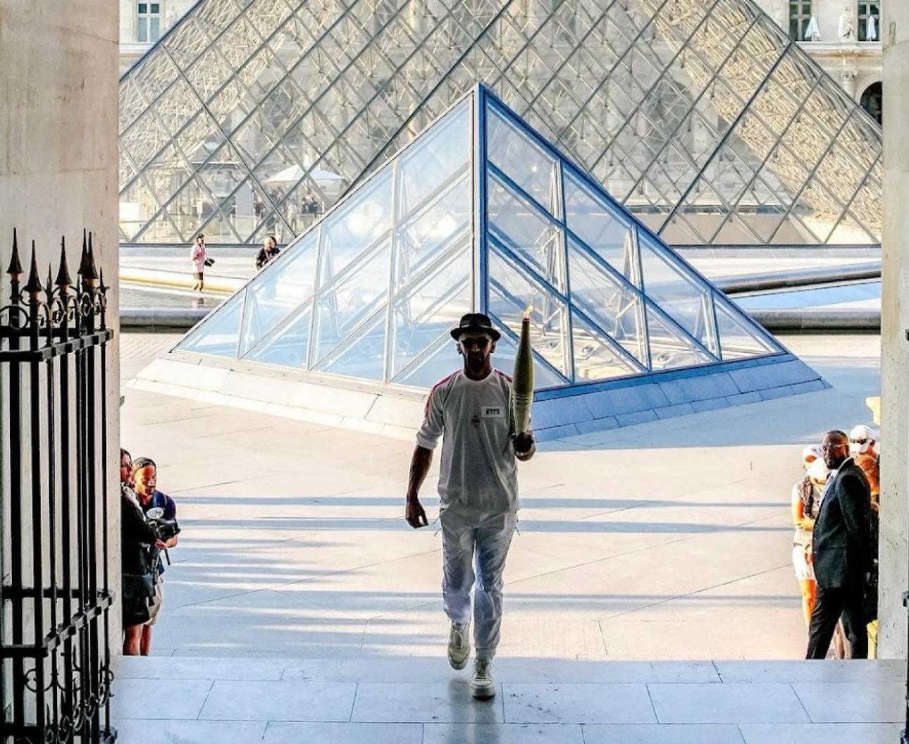 La llama olímpica concluyó la primera parte de su recorrido por Francia