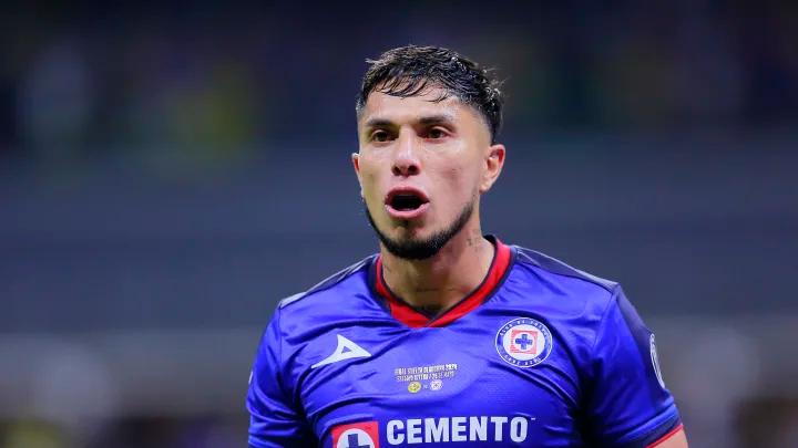 Carlos Salcedo pide facilitar su salida del Cruz Azul